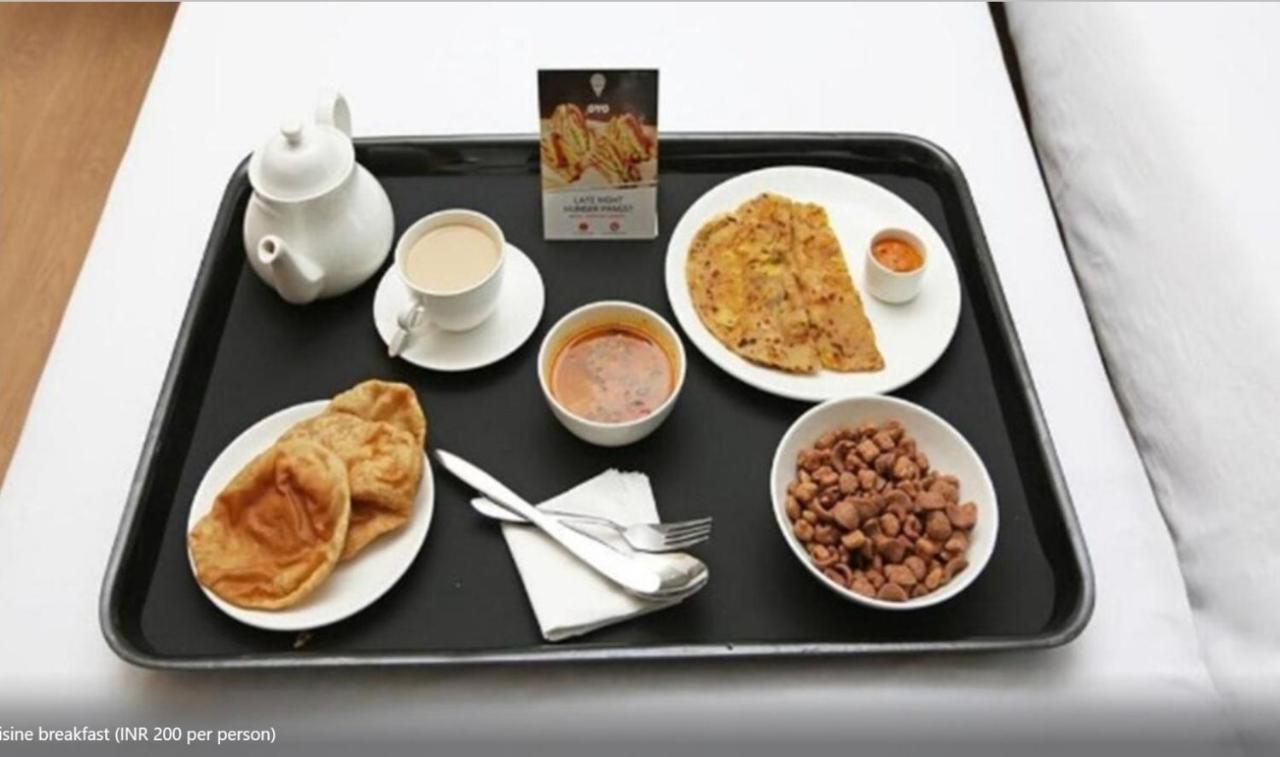 Hotel Clink New Delhi Airport Bagian luar foto