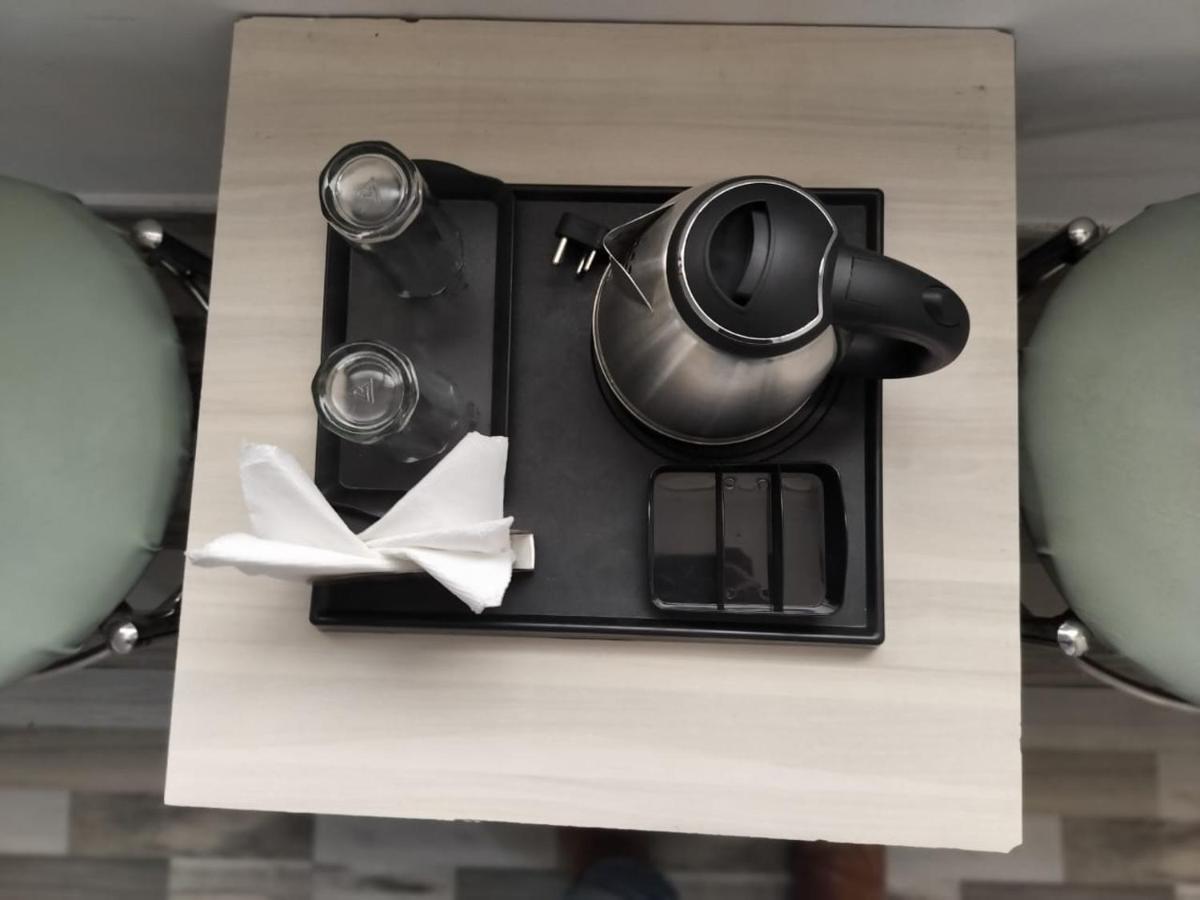 Hotel Clink New Delhi Airport Bagian luar foto