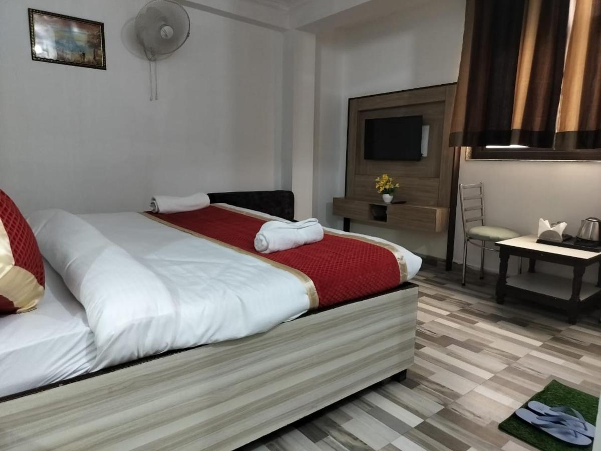 Hotel Clink New Delhi Airport Bagian luar foto