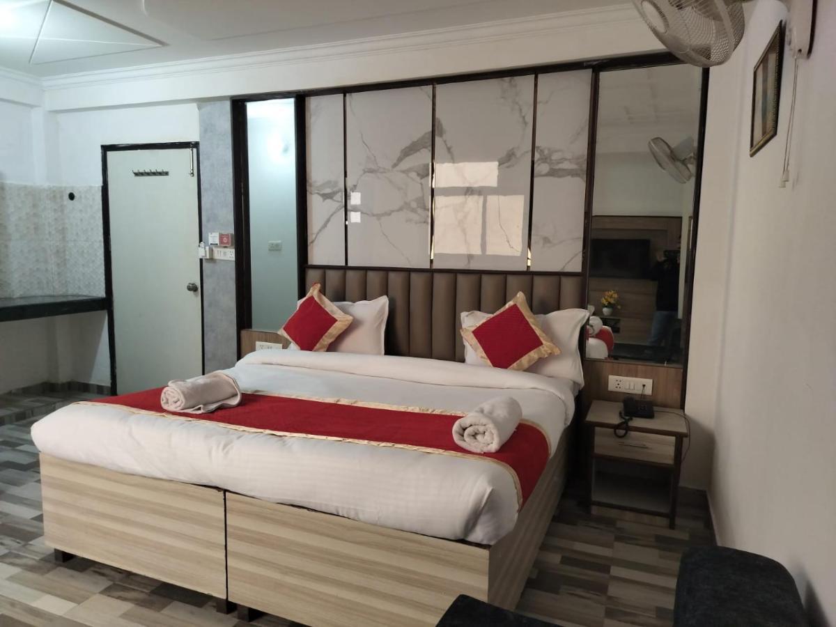 Hotel Clink New Delhi Airport Bagian luar foto