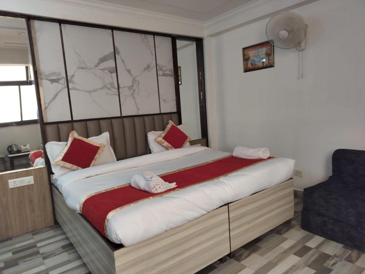 Hotel Clink New Delhi Airport Bagian luar foto