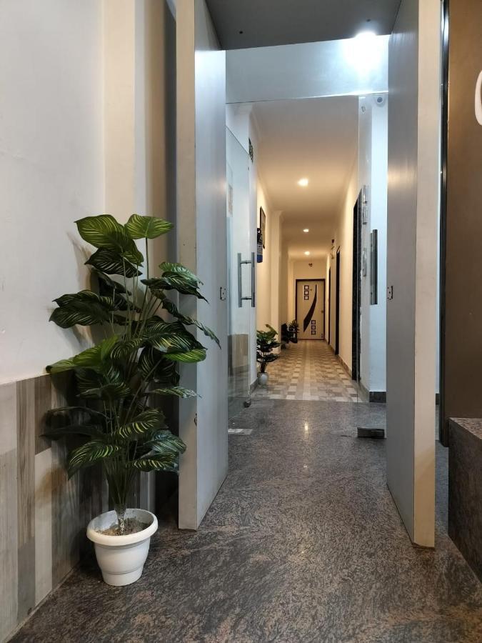 Hotel Clink New Delhi Airport Bagian luar foto