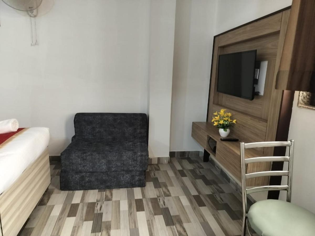 Hotel Clink New Delhi Airport Bagian luar foto