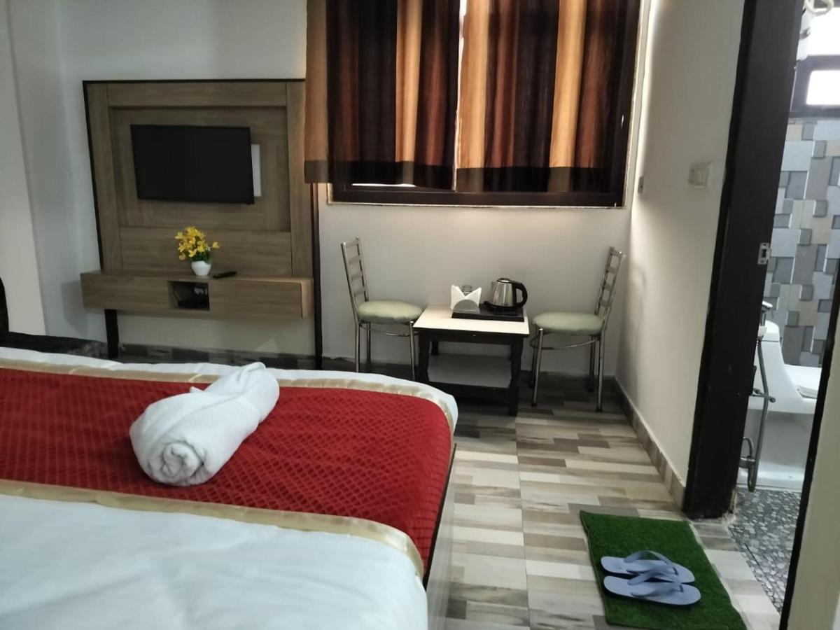 Hotel Clink New Delhi Airport Bagian luar foto