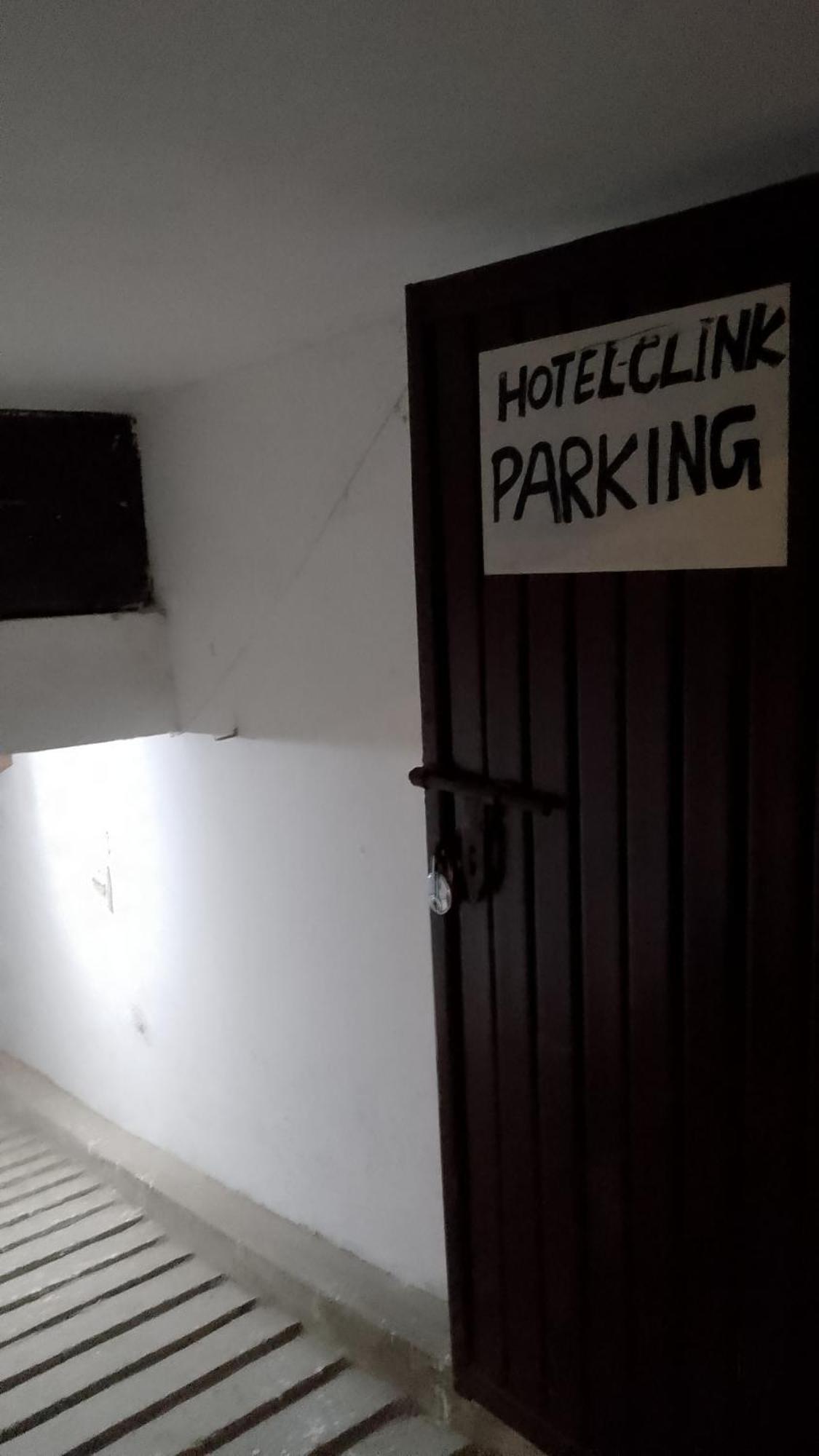Hotel Clink New Delhi Airport Bagian luar foto