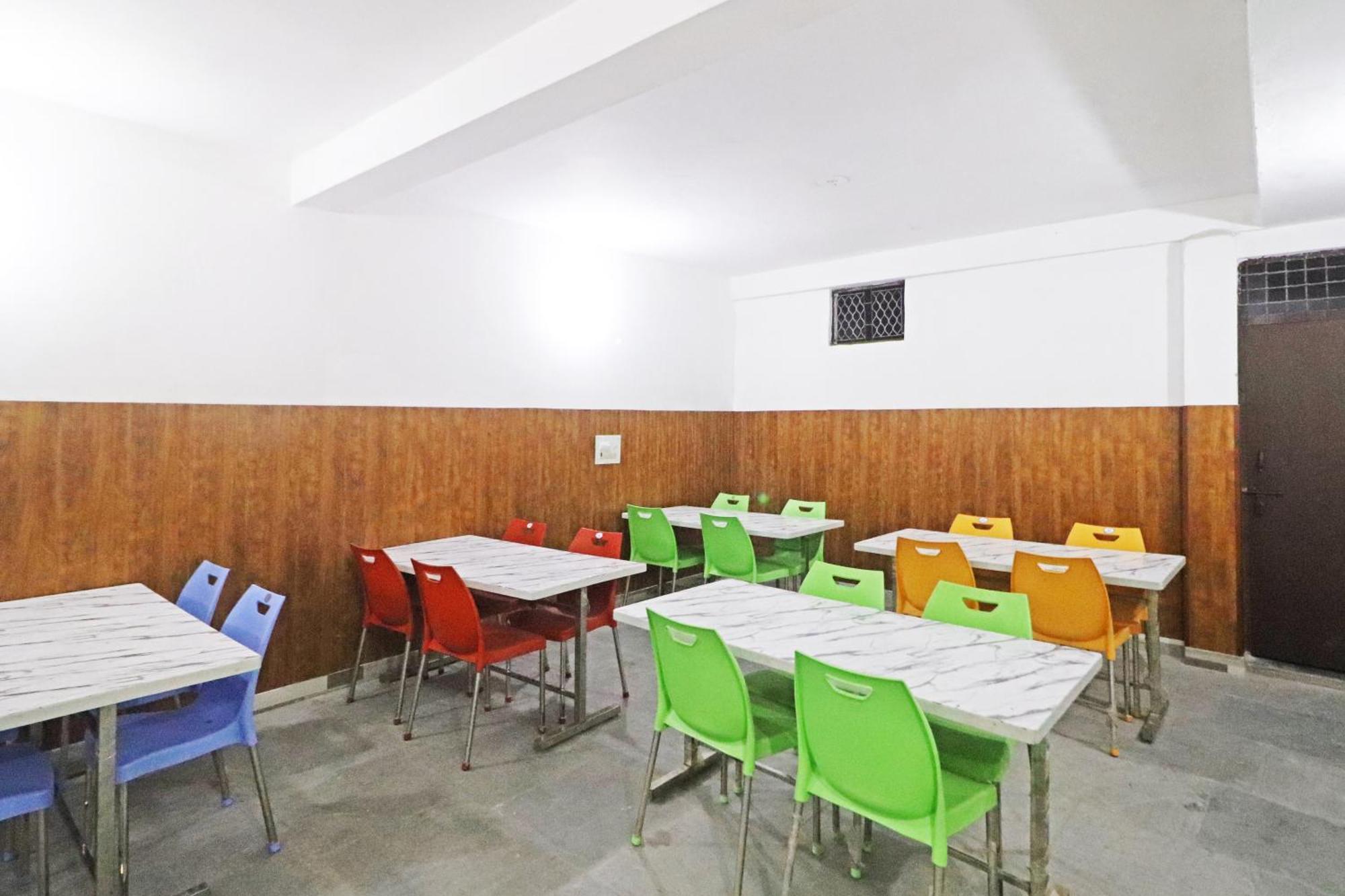 Hotel Clink New Delhi Airport Bagian luar foto