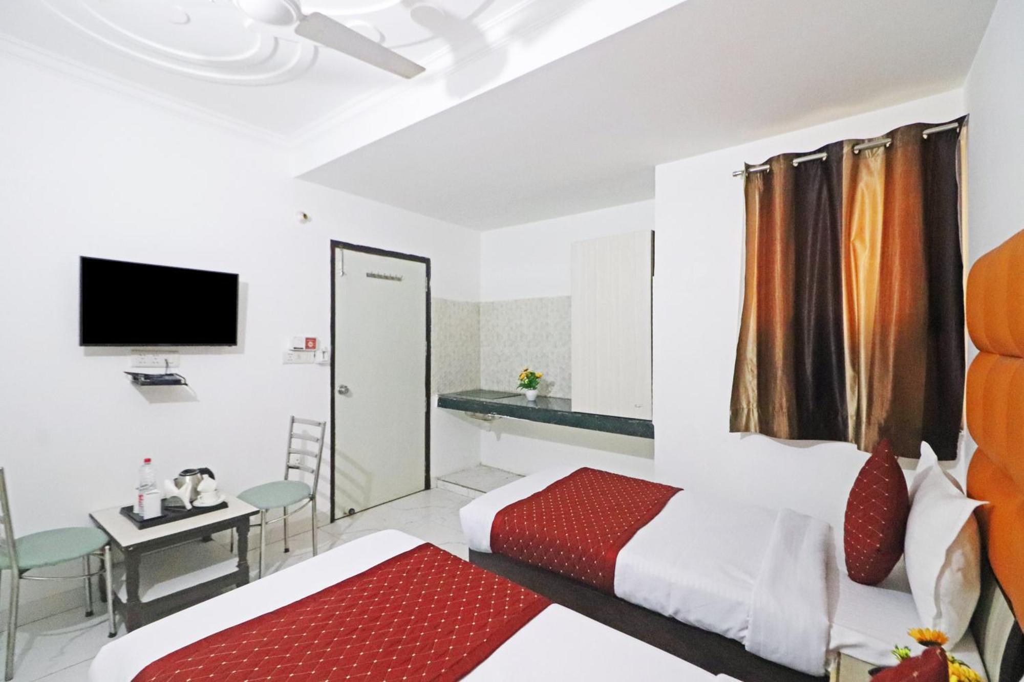 Hotel Clink New Delhi Airport Bagian luar foto