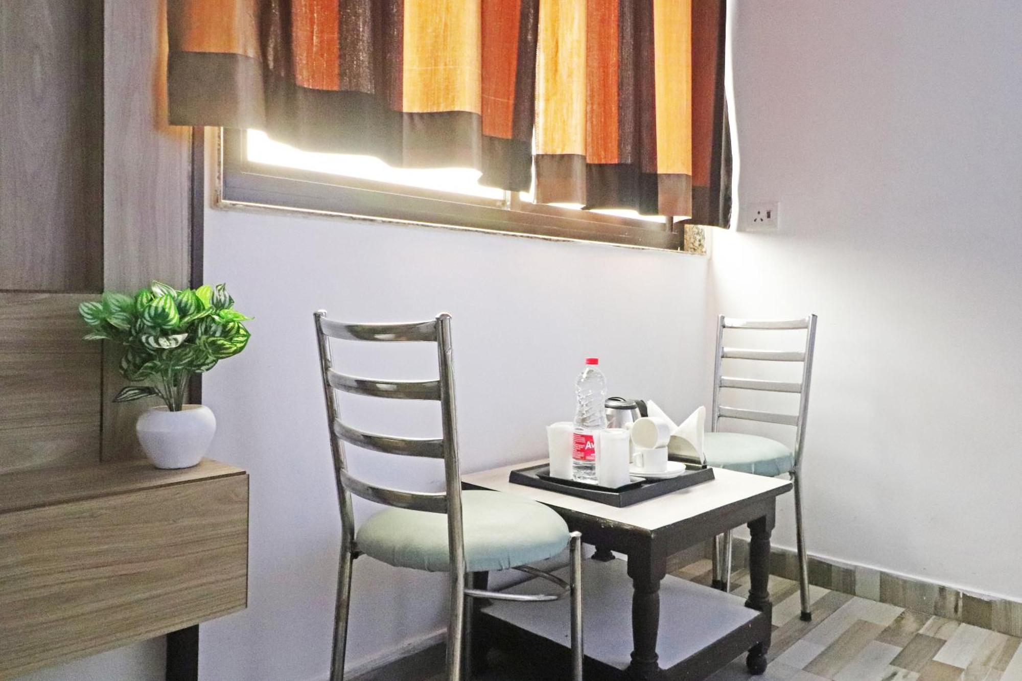 Hotel Clink New Delhi Airport Bagian luar foto