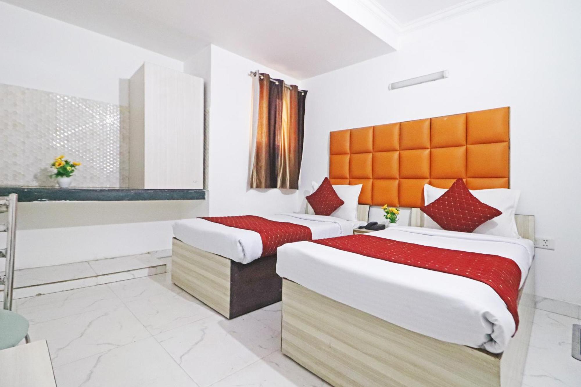 Hotel Clink New Delhi Airport Bagian luar foto