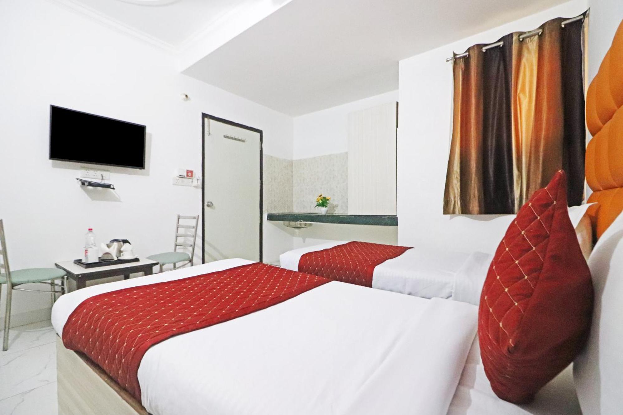 Hotel Clink New Delhi Airport Bagian luar foto