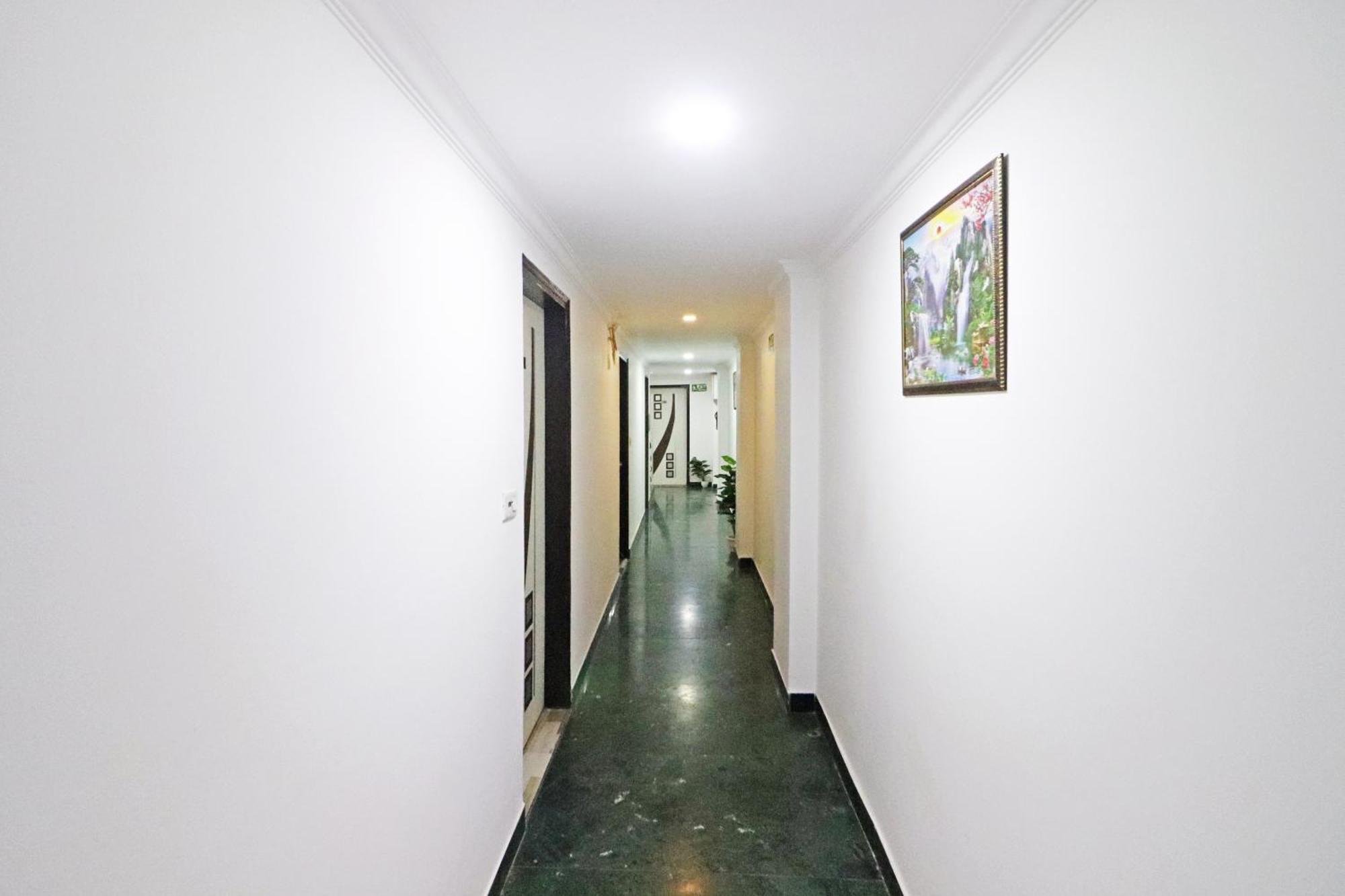 Hotel Clink New Delhi Airport Bagian luar foto