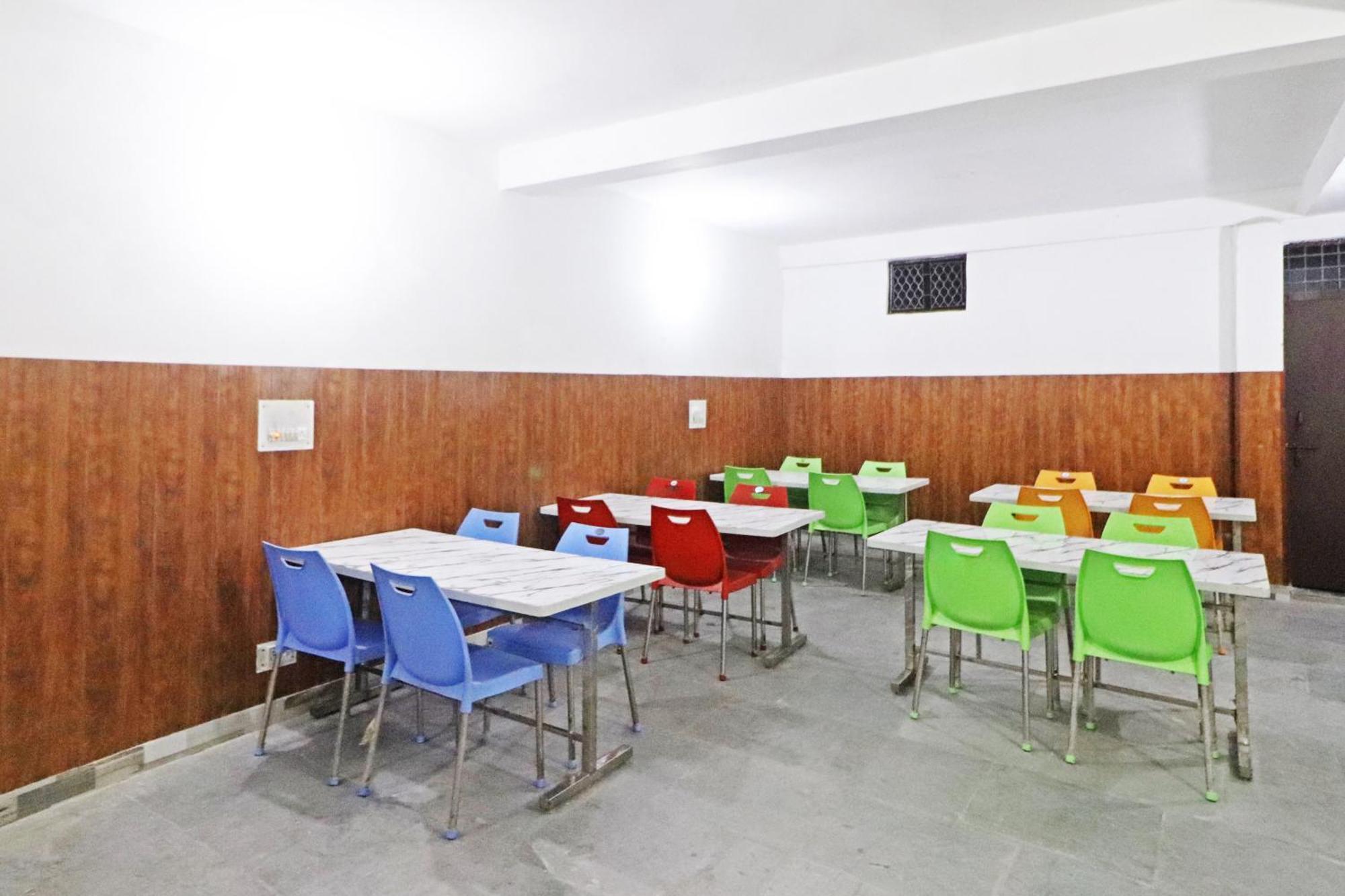 Hotel Clink New Delhi Airport Bagian luar foto