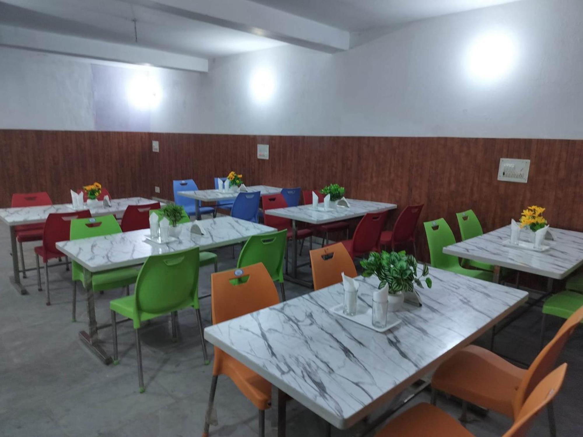 Hotel Clink New Delhi Airport Bagian luar foto