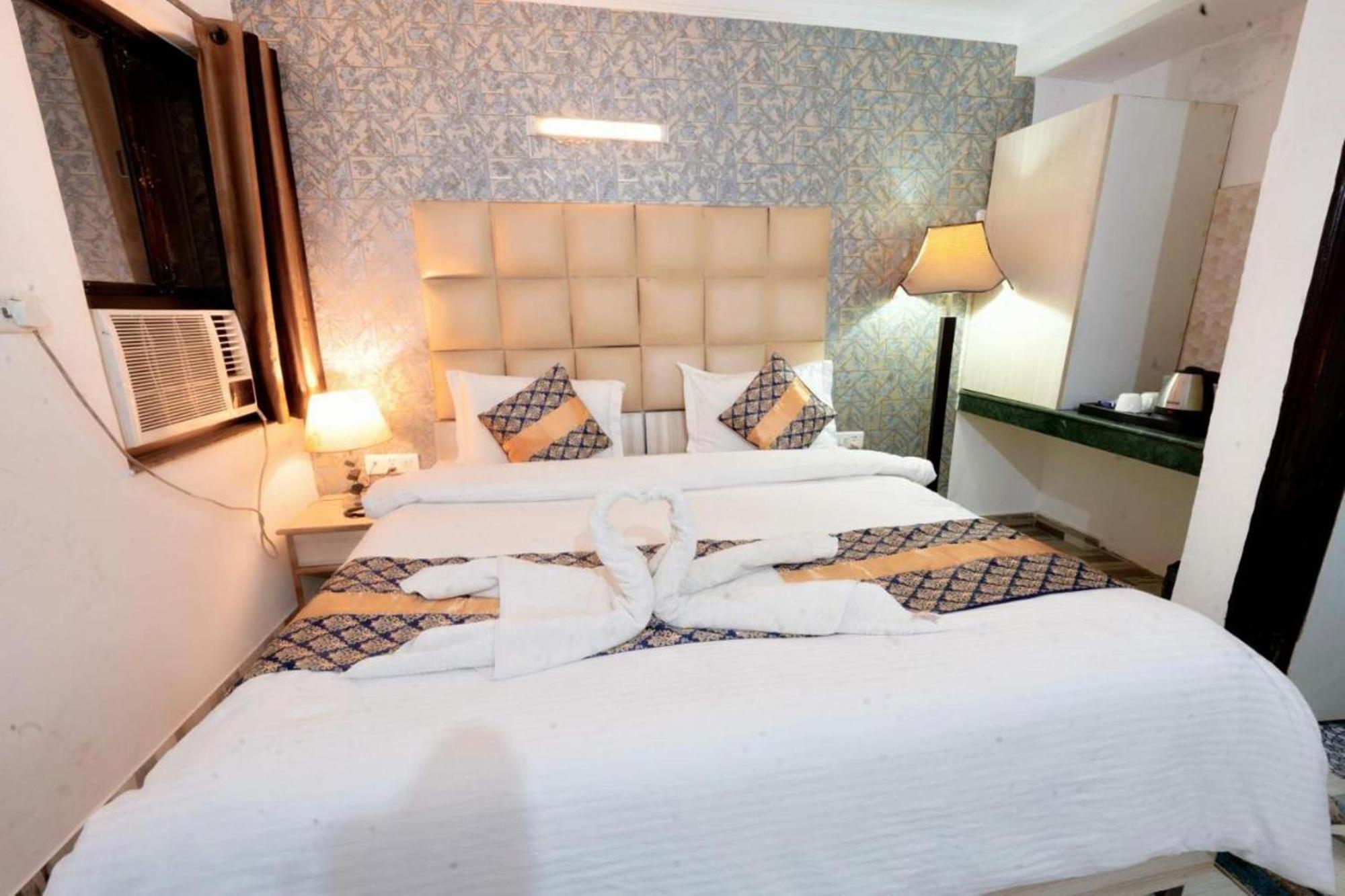 Hotel Clink New Delhi Airport Bagian luar foto