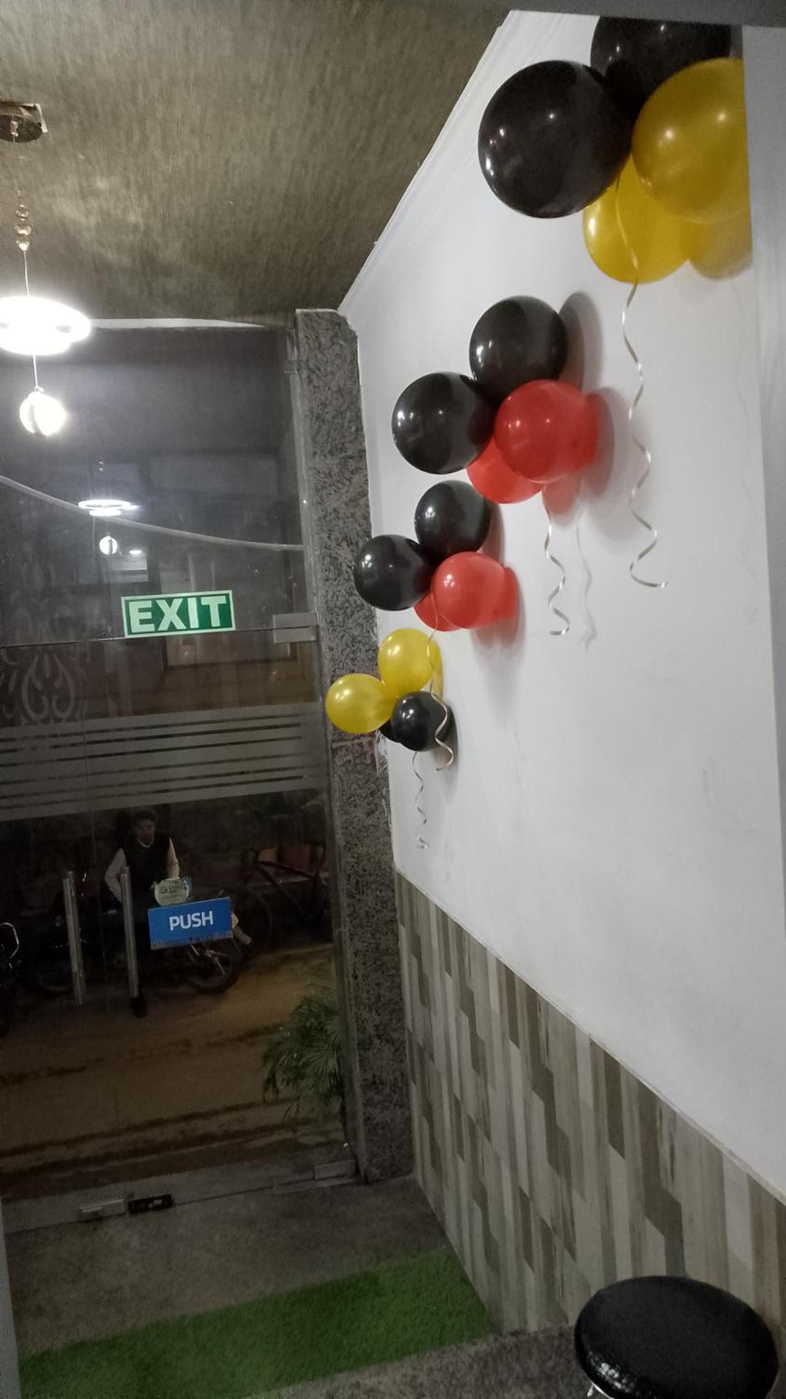 Hotel Clink New Delhi Airport Bagian luar foto
