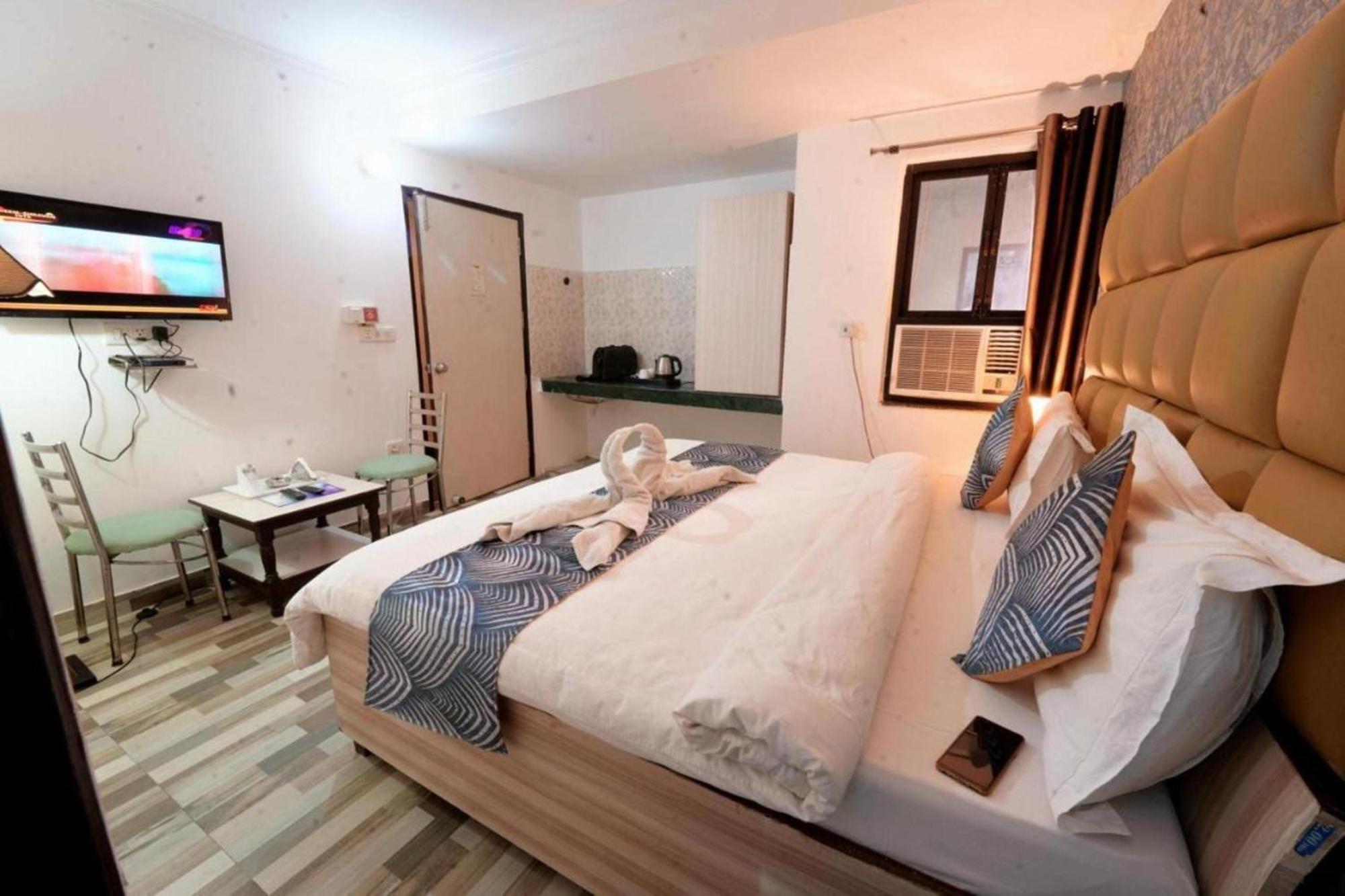 Hotel Clink New Delhi Airport Bagian luar foto