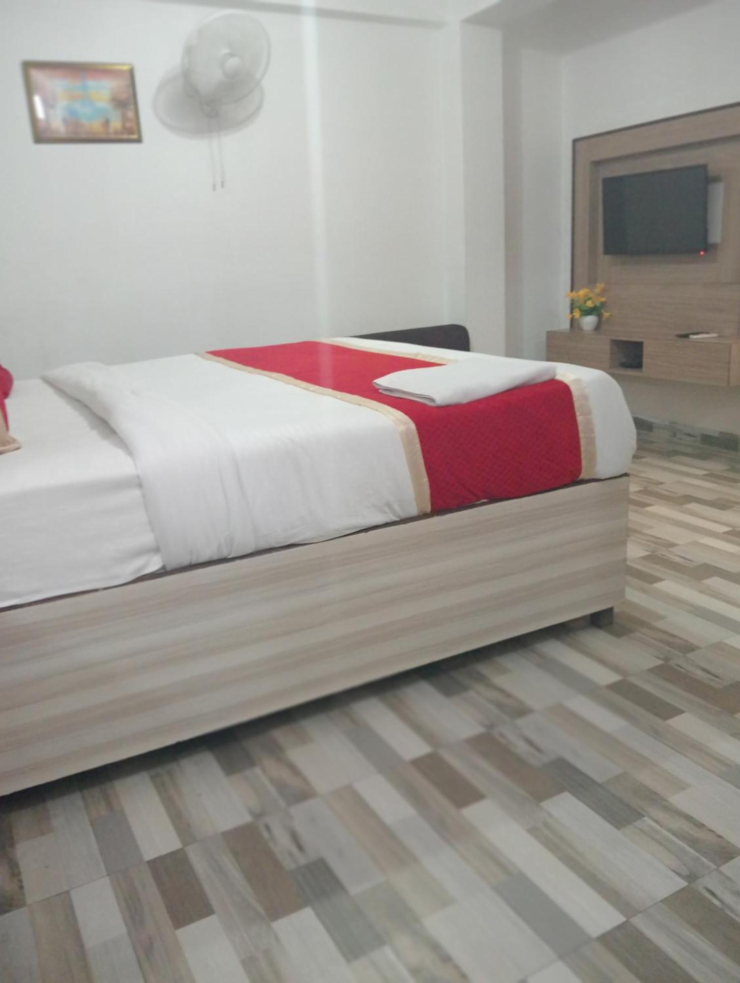 Hotel Clink New Delhi Airport Bagian luar foto
