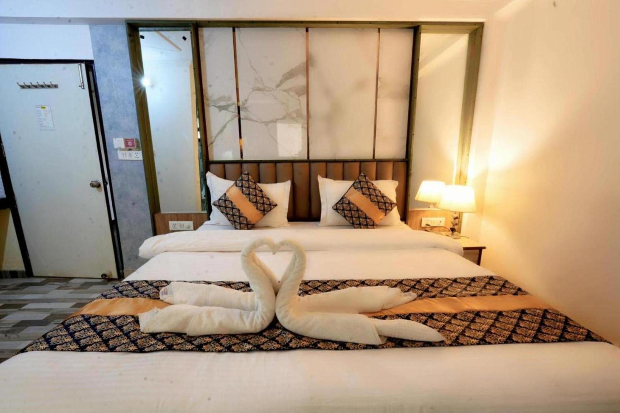 Hotel Clink New Delhi Airport Bagian luar foto