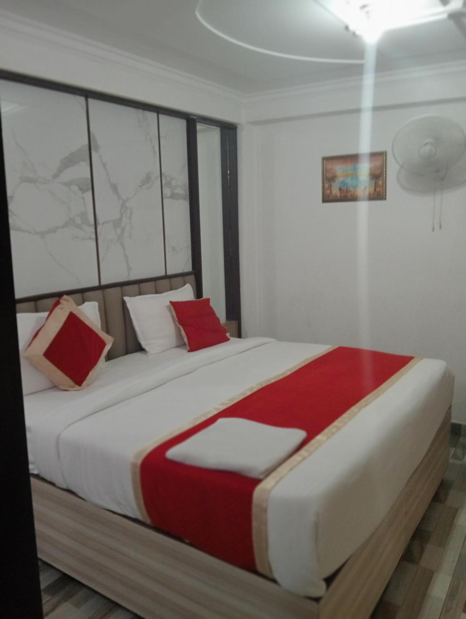 Hotel Clink New Delhi Airport Bagian luar foto