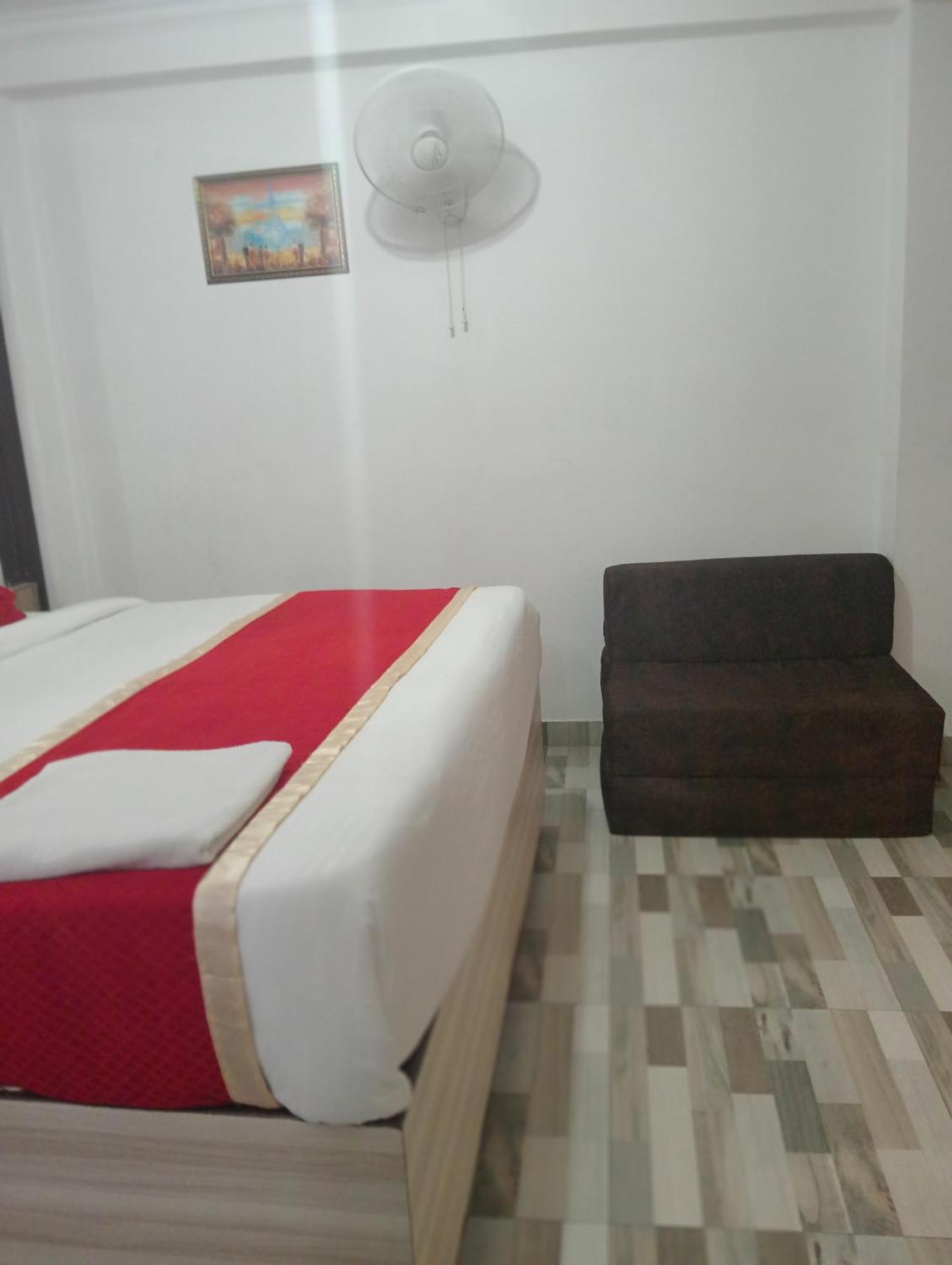Hotel Clink New Delhi Airport Bagian luar foto