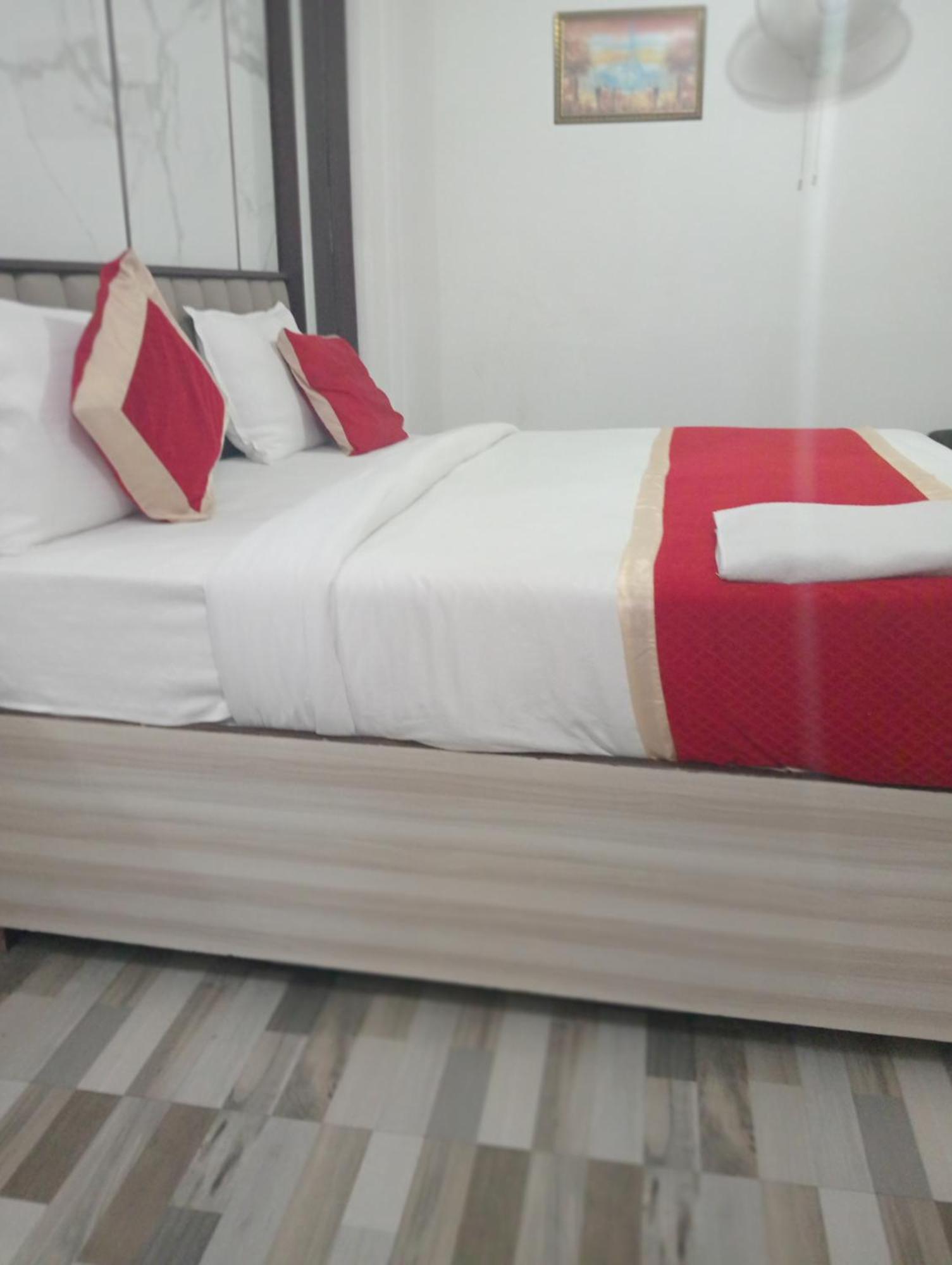 Hotel Clink New Delhi Airport Bagian luar foto