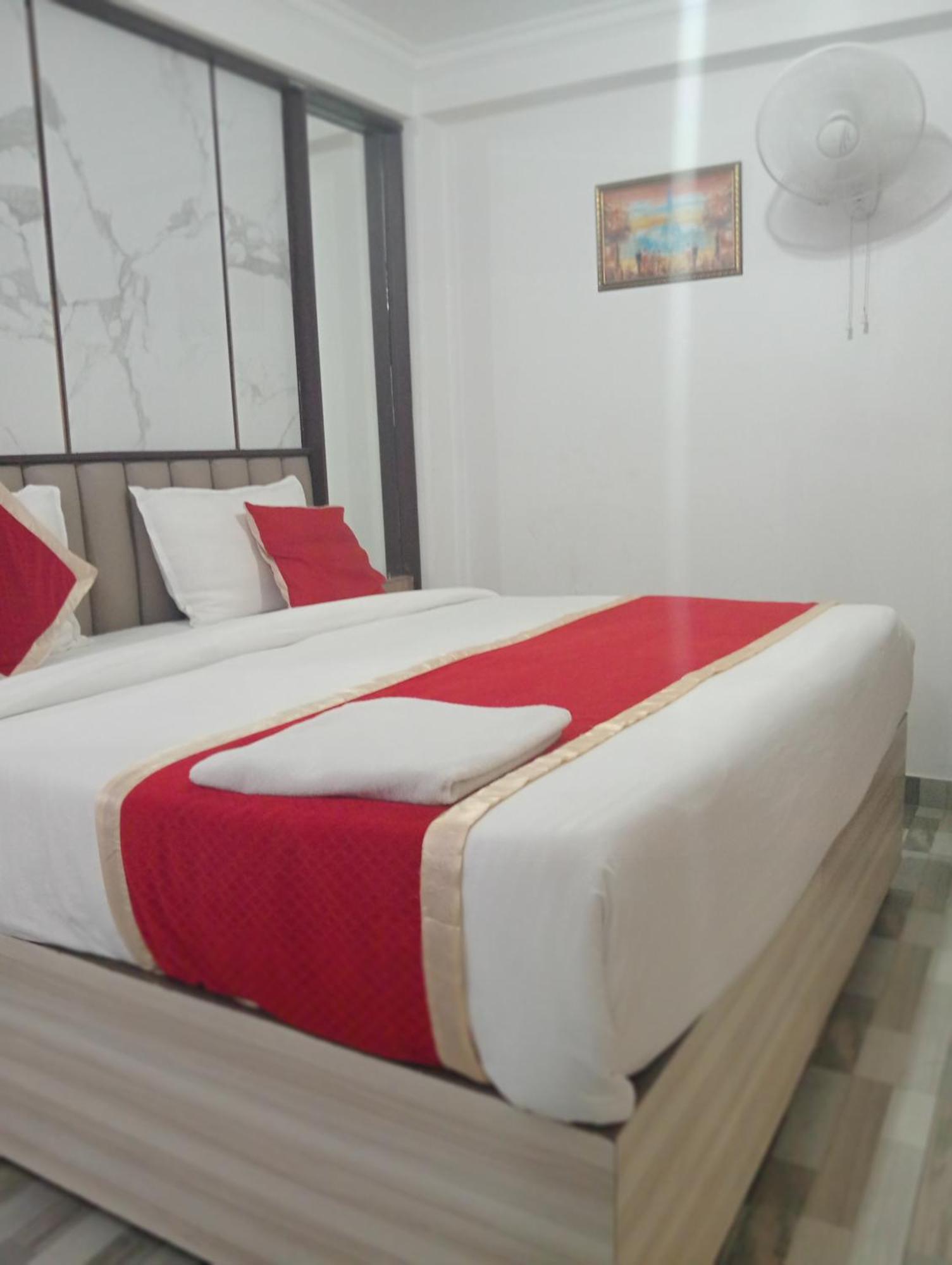 Hotel Clink New Delhi Airport Bagian luar foto