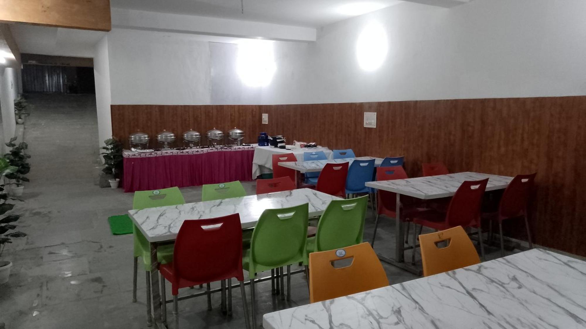 Hotel Clink New Delhi Airport Bagian luar foto