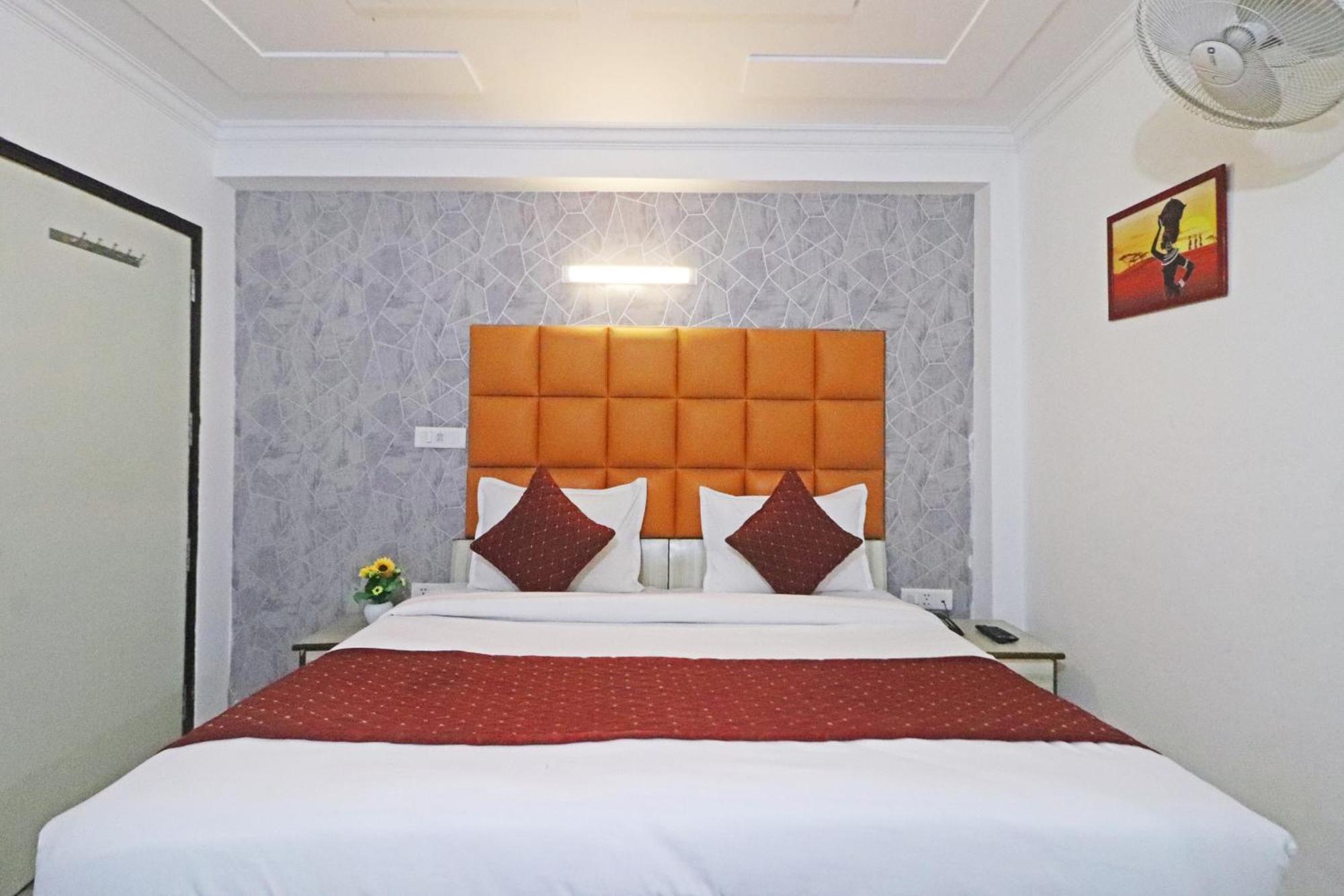 Hotel Clink New Delhi Airport Bagian luar foto