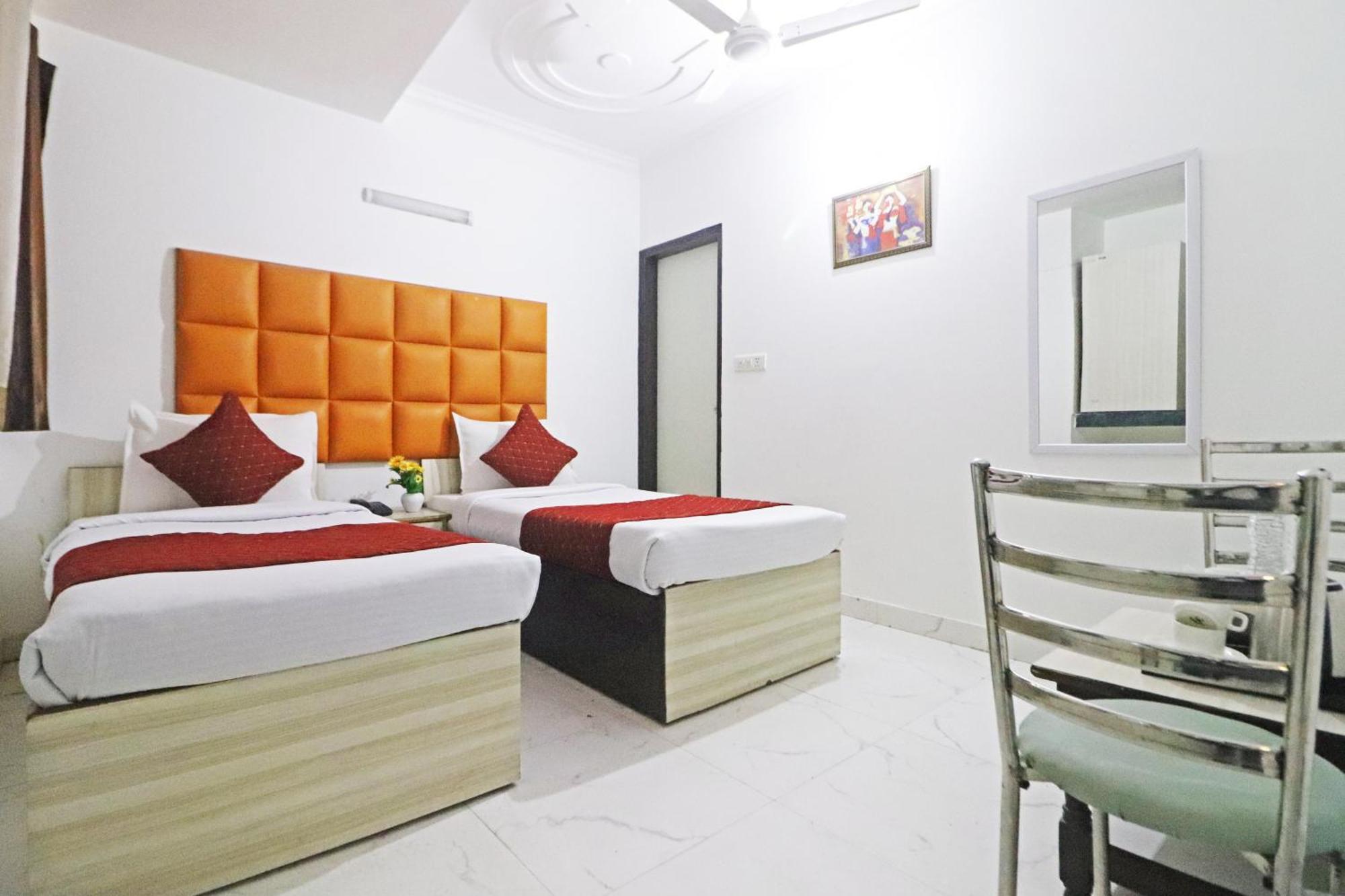 Hotel Clink New Delhi Airport Bagian luar foto
